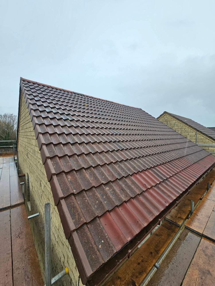 Flat roof installation using EPDM rubber membrane